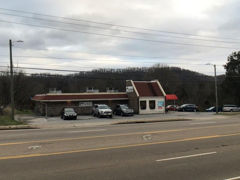 Income Producing Property on Emory Road: 712 East Emory Rd, Powell, TN 37849